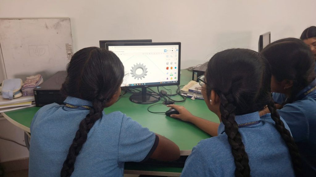 Students Explore 3D Gear System Design Using Tinkercad